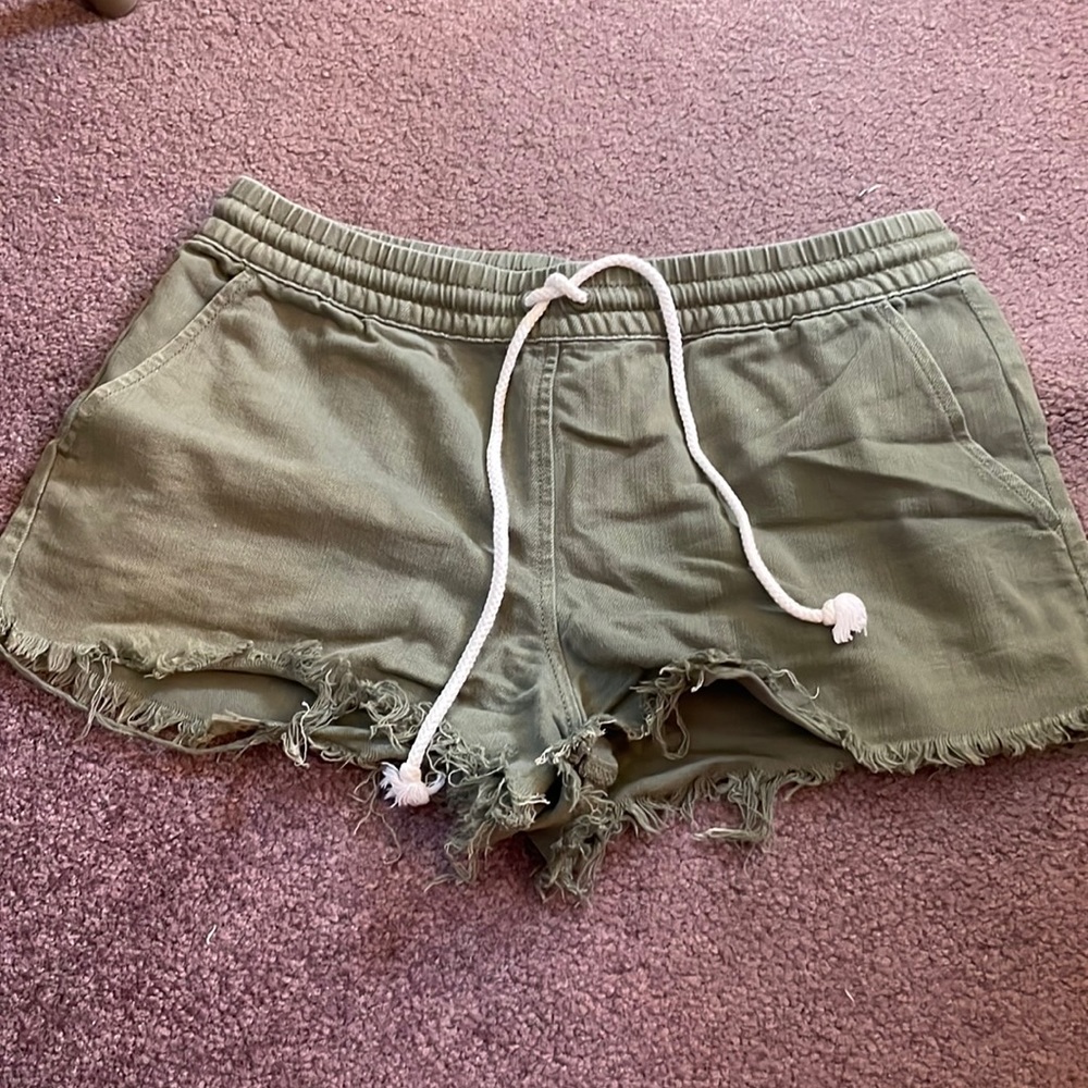 Aerie beachy shorts in olive green